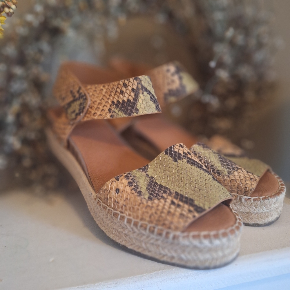 Franco Sarto Green and Tan Snake Espadrille Sandals Platform Sole 9.5